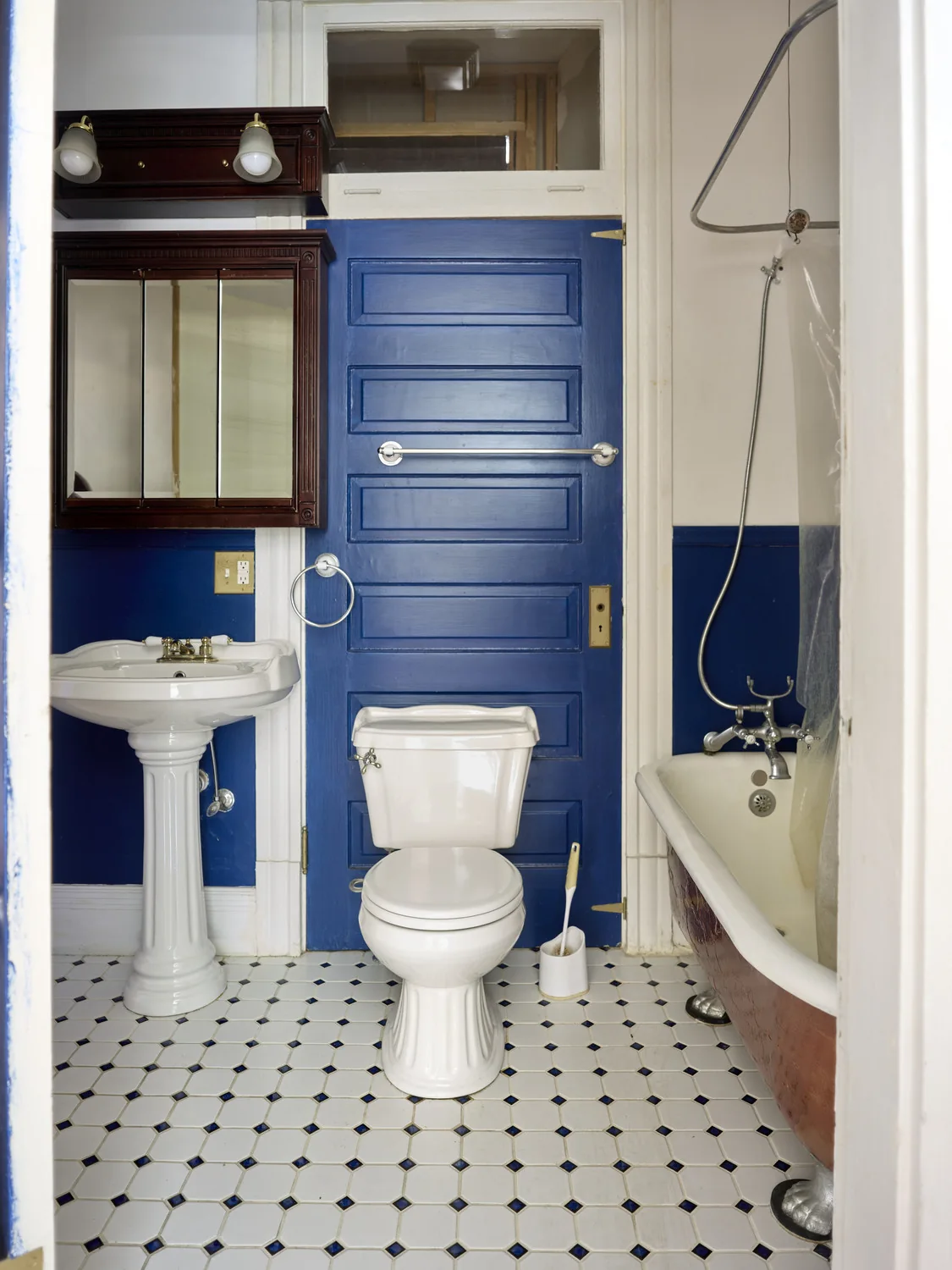 Character-rich clawfoot tub in a select Calvert apartment